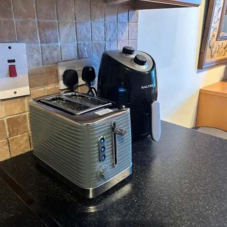 Apartament Spacious Two Bed Near Airport *