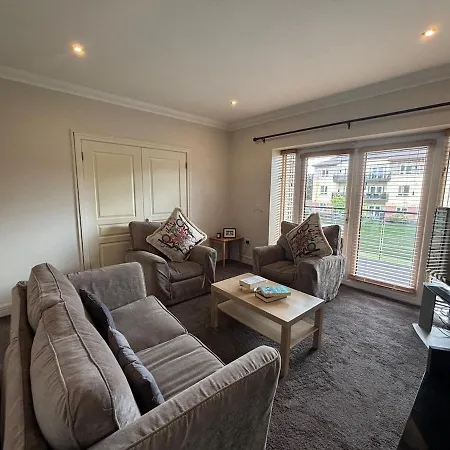 Spacious Two Bed Near Airport Apartament Celbridge