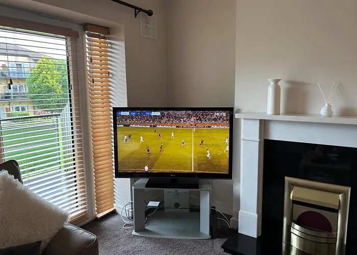 Spacious Two Bed Near Airport セルブリッジ