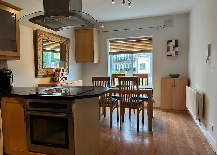 アパート Spacious Two Bed Near Airport *