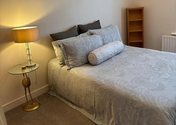 شقة Spacious Two Bed Near Airport *